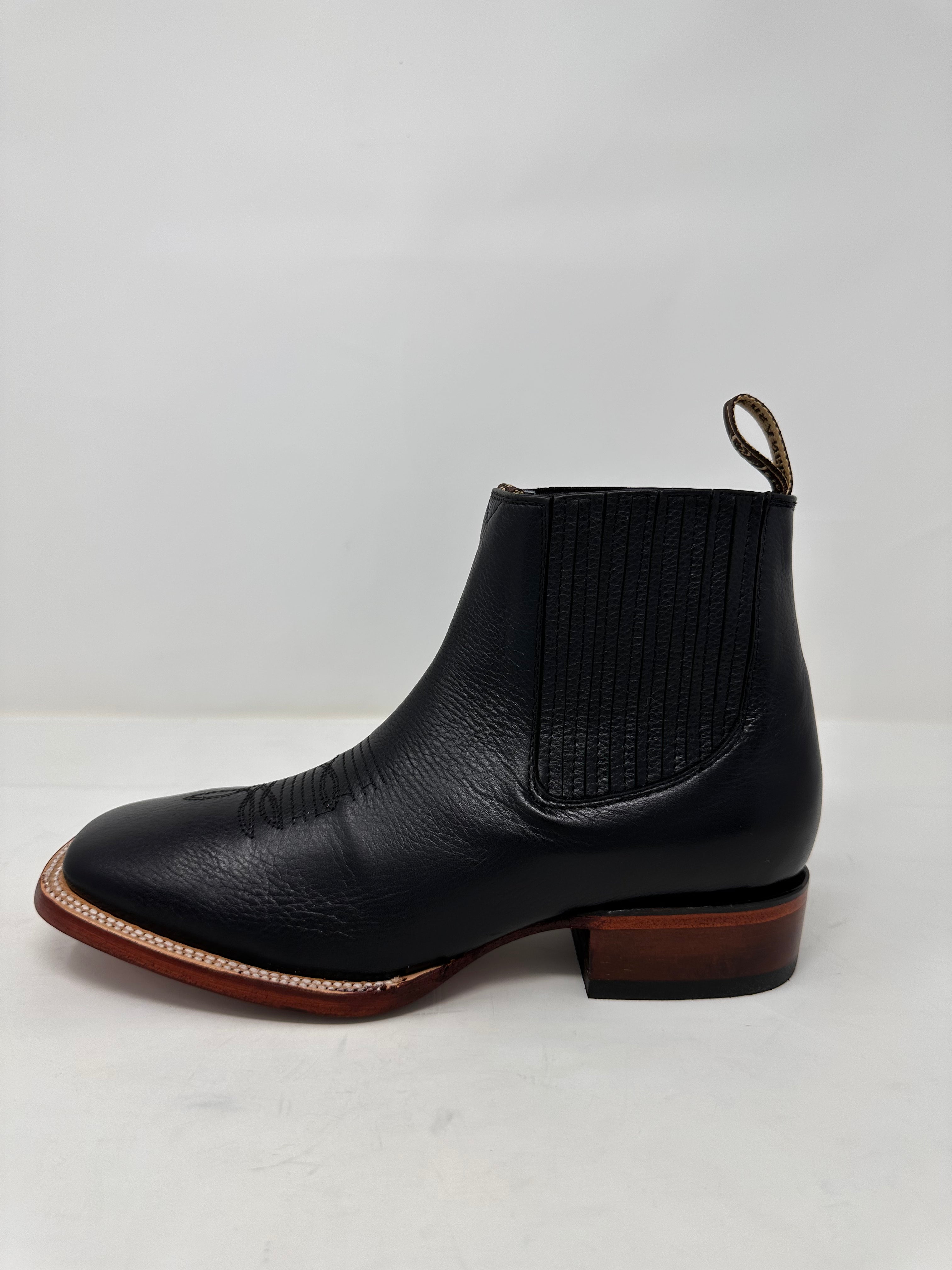 Black Wide Square Toe Botines