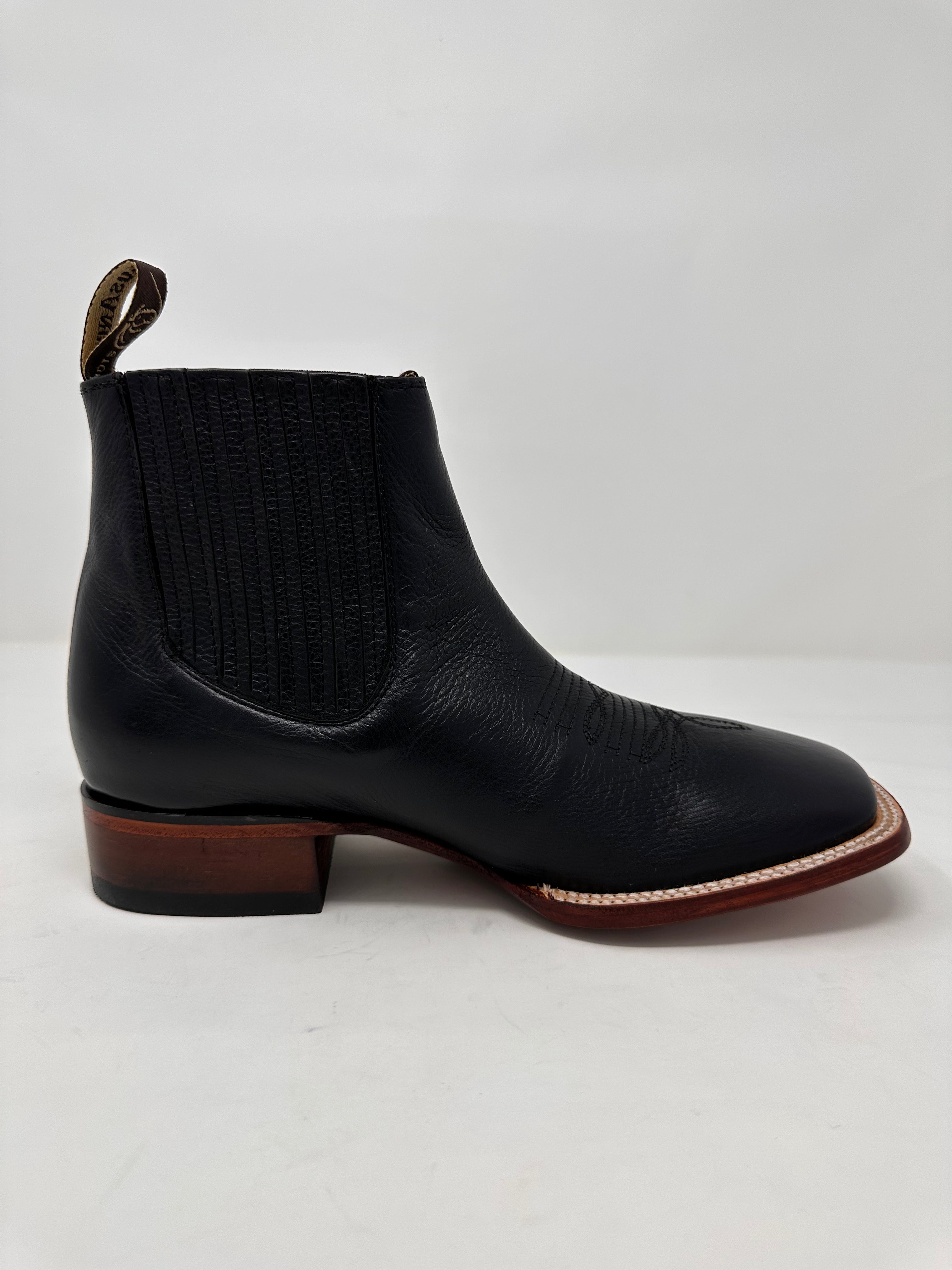 Black Wide Square Toe Botines